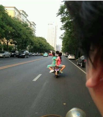 马路上的红与绿,真人百家乐!