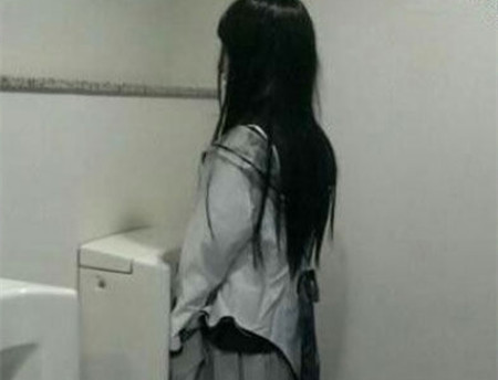 真人百家乐“站着小便的‘女人’挺搞笑”