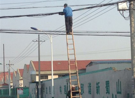 真人百家乐“队长你要挺住!挺住啊!”